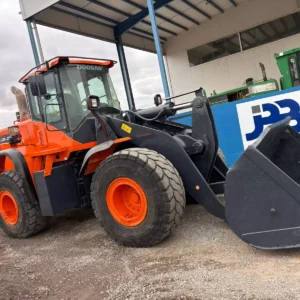 Pala cargadora modelo DL300-5