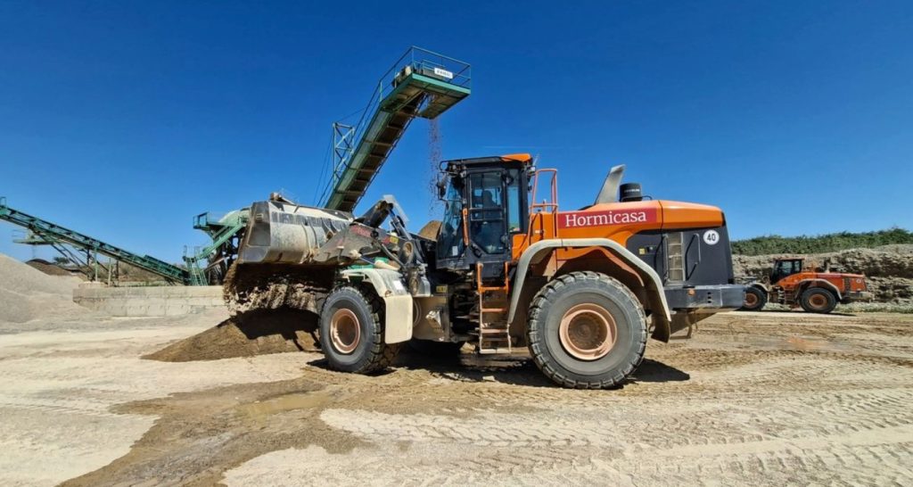 Cargadora Develon DL420-7